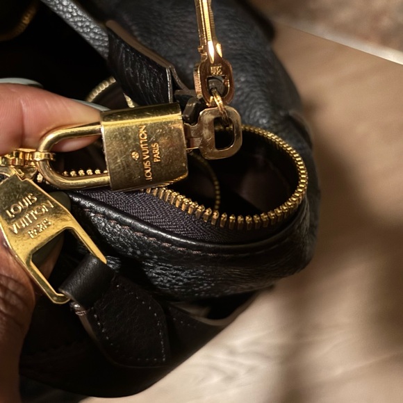 Louis Vuitton Mahina Selene PM w/strap - Picture 6 of 9